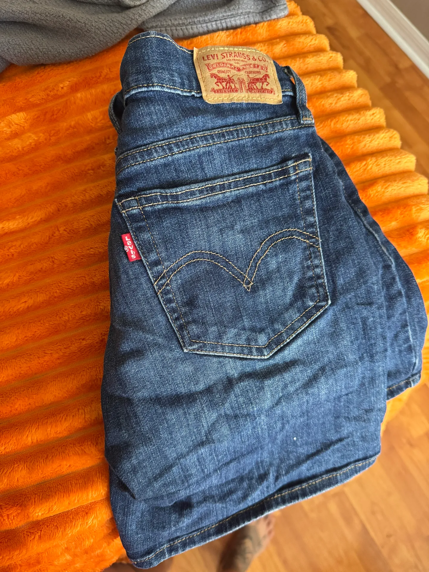 Levi’s 501 Mid-Rise Denim Shorts - Image 3