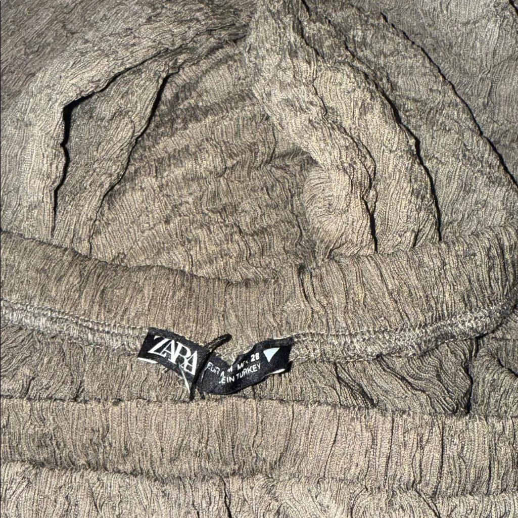 NWOT ZARA Trousers made of fabric with a relief pattern Green - Image 9