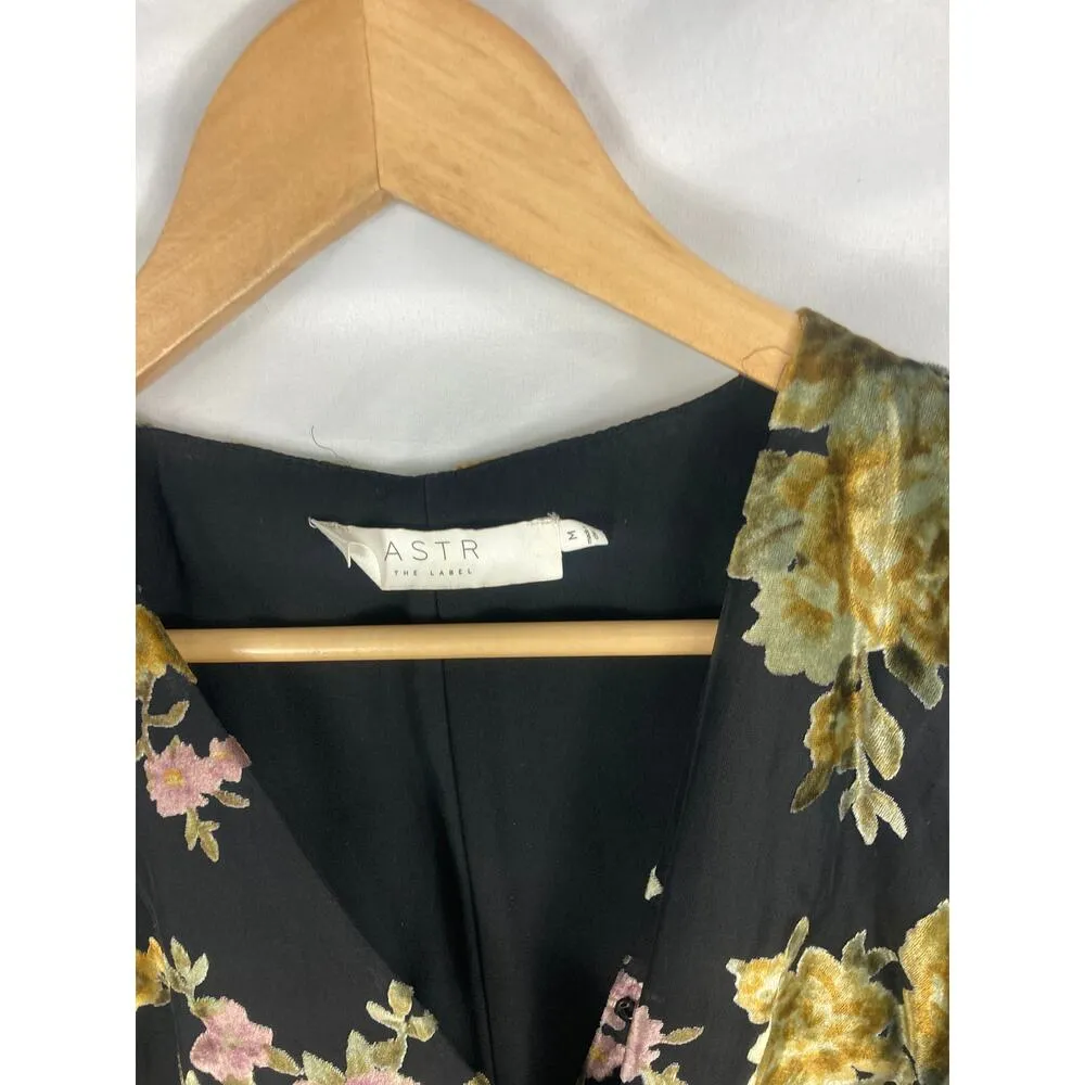 ASTR the label Sonya velvet floral wrap dress Size Medium - Image 5