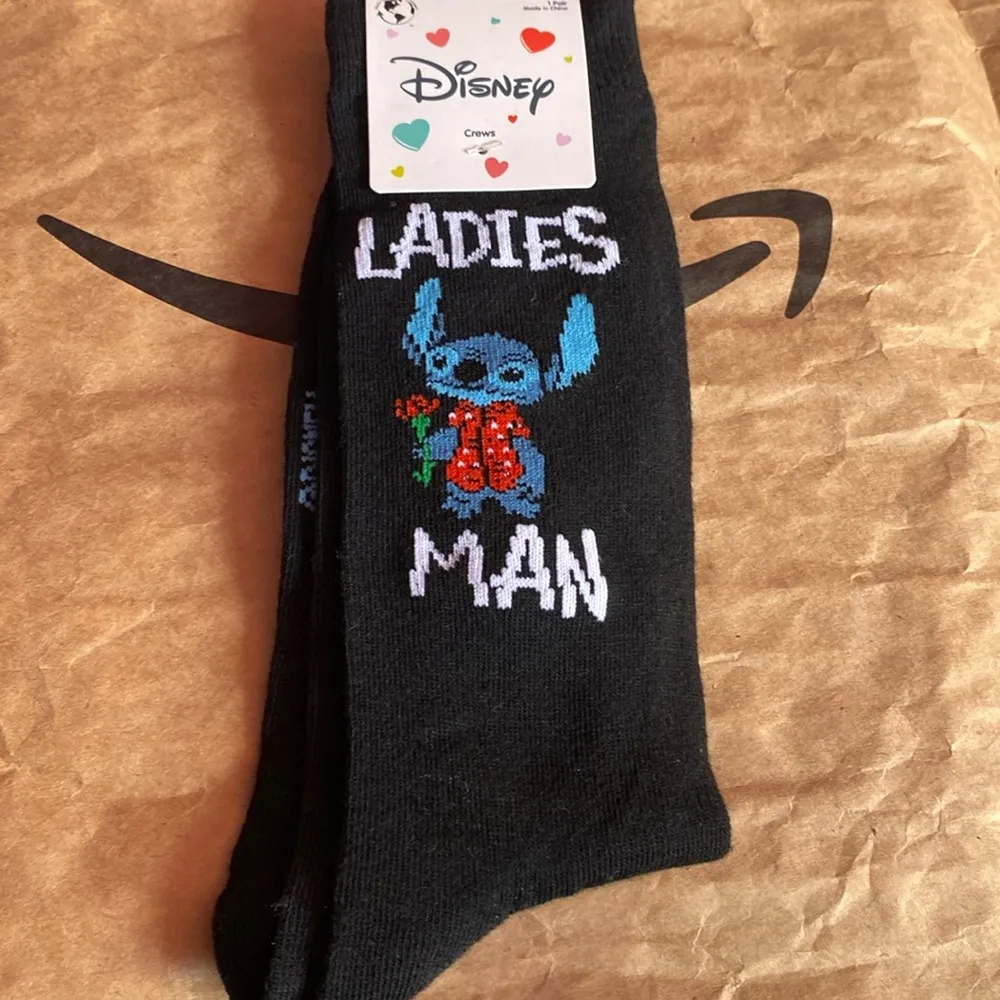 Disney "LADIES MAN", Lilo & Stitch Valentines Black Crew Socks NWT Size 6.5-12 - Image 3