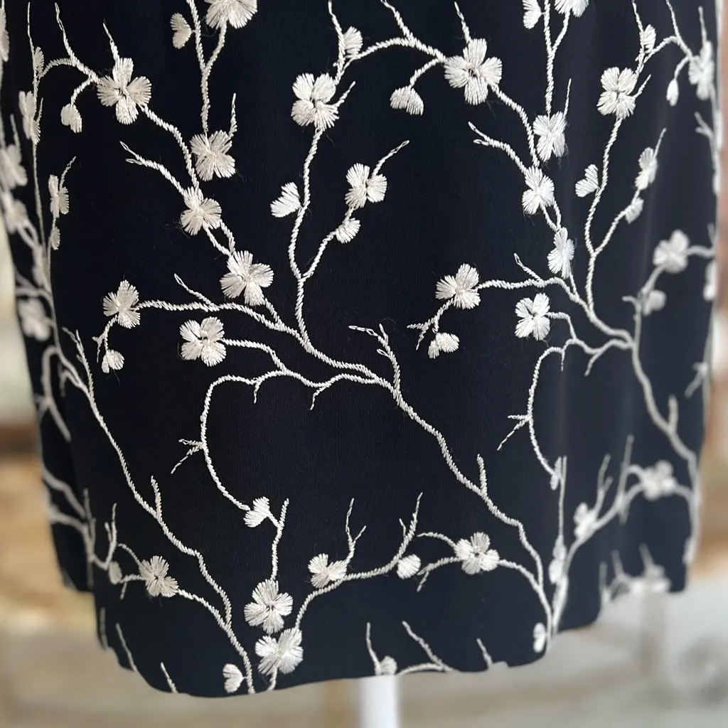 Nicole Miller Dress Black Floral Embroidered Mini V-Neck Sleeveless 6 Party LBD - Image 6