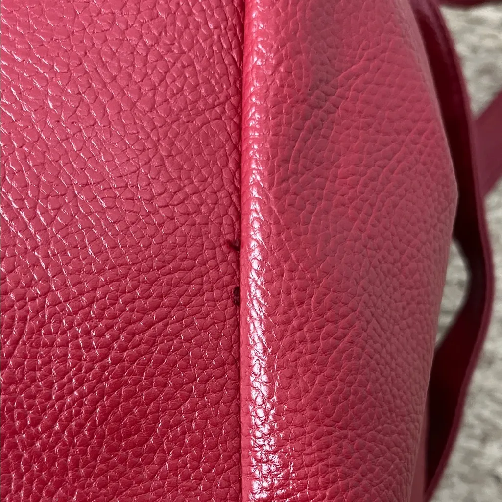 Pebbled Cherry Red Leather Crossbody Bag with Pockets & Adjustable Strap - Image 10