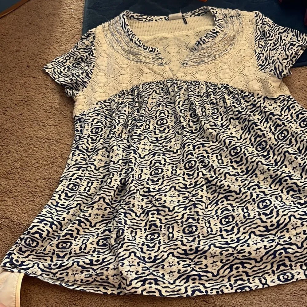 Anthropologie Akemi + kin small blouse - Image 2