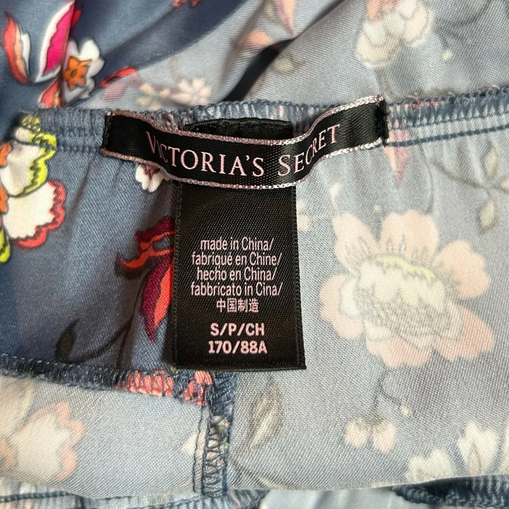 Victoria’s Secret Floral Print Satin Long Sleeve Full Pant Jumpsuit Size Small - Image 5