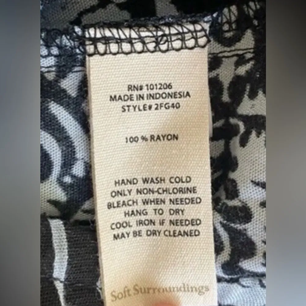 Soft Surroundings Black Gray Paisley Elephant Sydney Rayon Jumpsuit, size large - Image 5