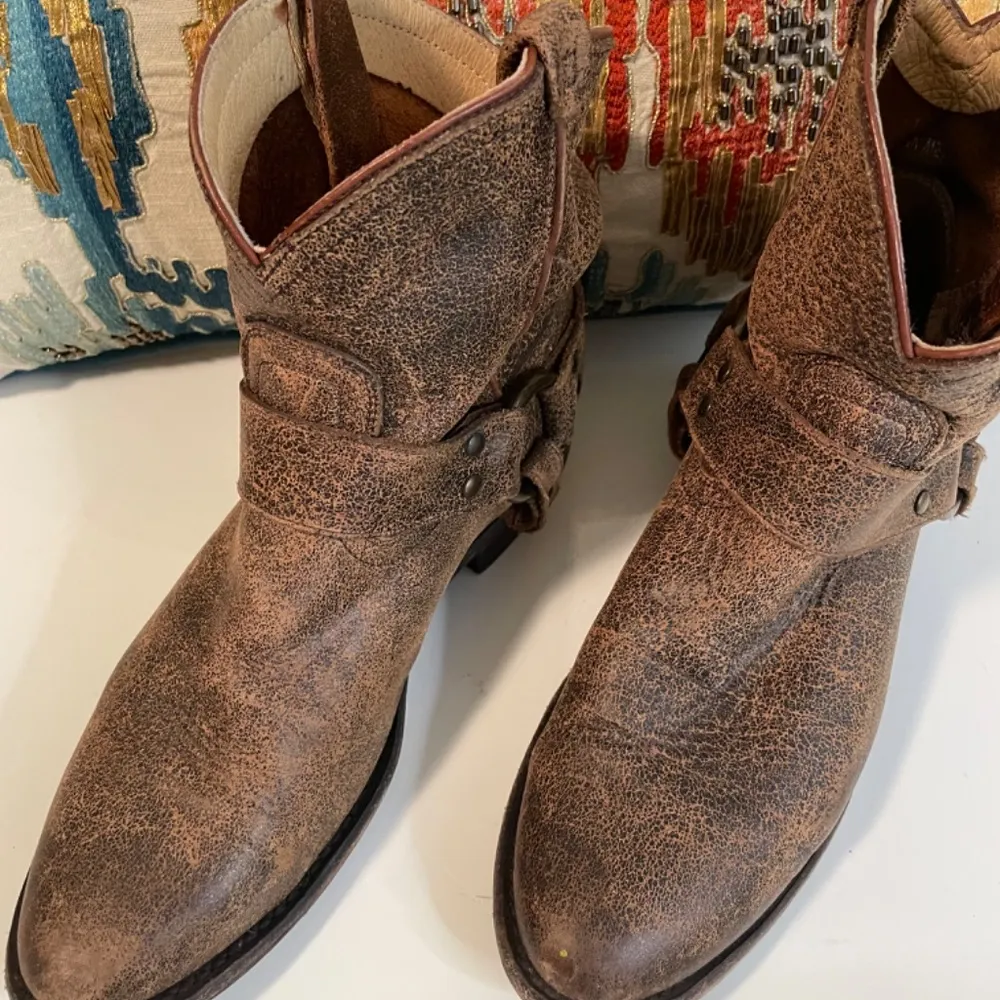 FRYE Wyatt Harness Short Leather Boots Size 6.5 - Image 2