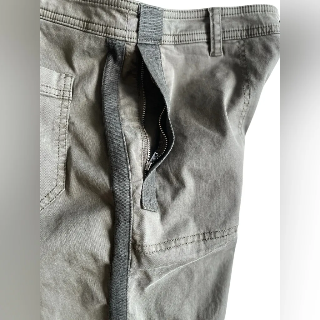 Anthropologie Men's Gray Cargo Pants - Image 9