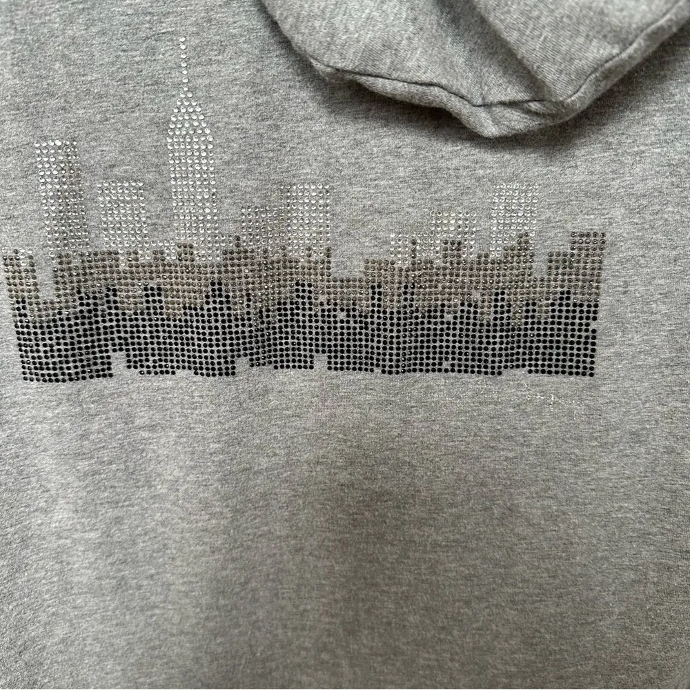 ❤️New York & Company gray hoodie with NYC skyline on back Small CLEARANCE - Image 4