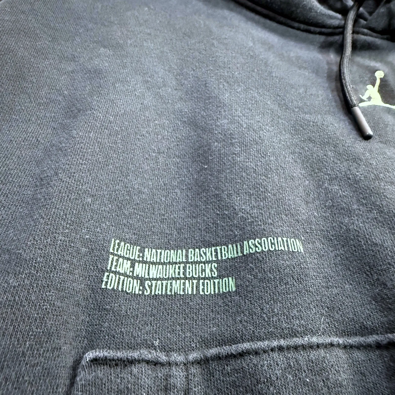 Jordan M NBA Bucks Cropped Black Hoodie Pocket Streetwear Basketball Logo Sporty - Image 4