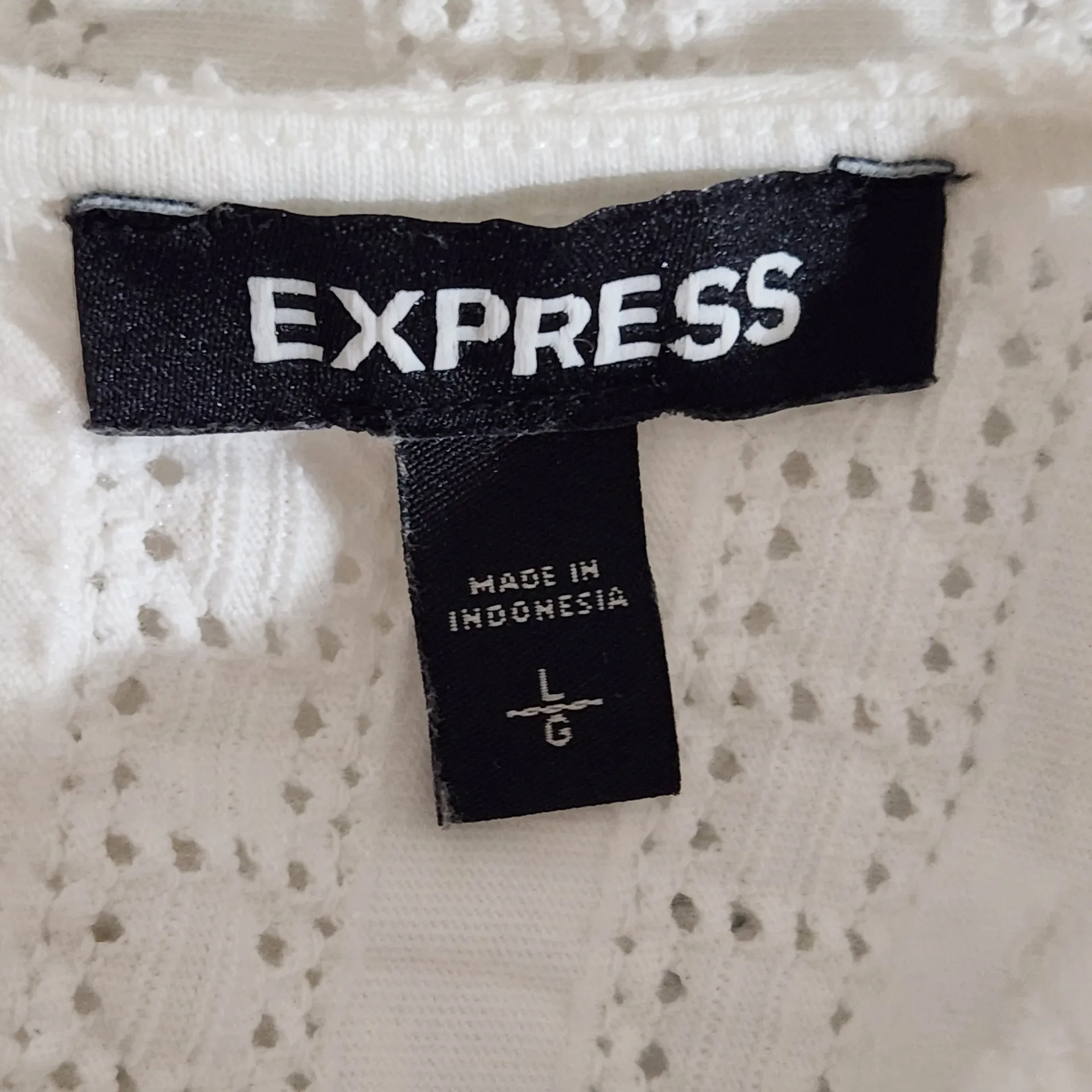 EXPRESS  White Eyelet Top with Puffy Sleeves Size Large - Image 8