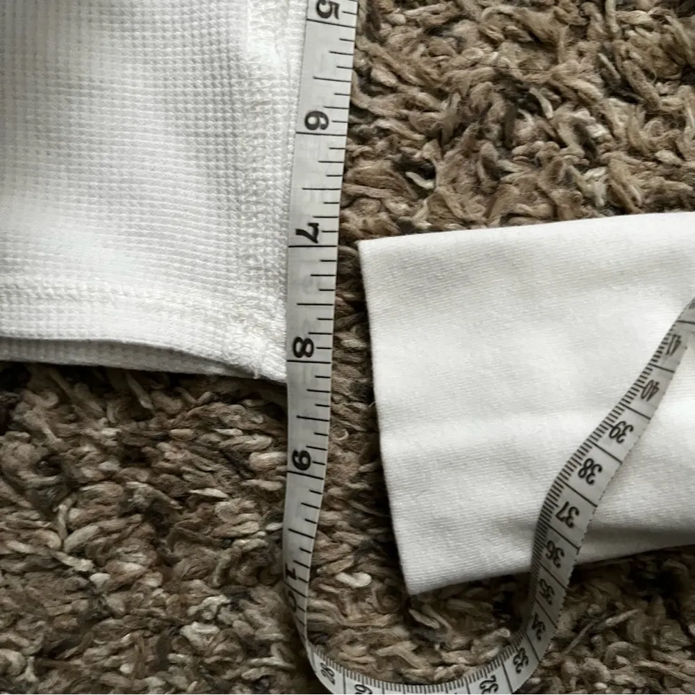 Aeropostale waffle print cropped hoodie size small - Image 4