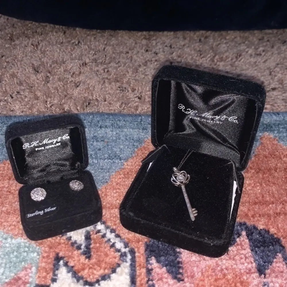 R H Macy 925 sterling 10k gold, diamond heart key pendant & diamond earrings set - Image 93