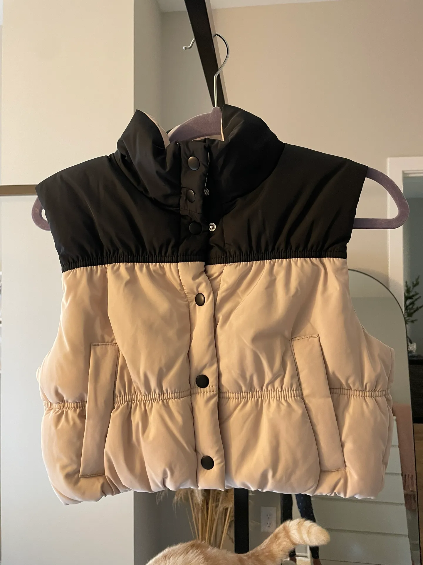 H&M Cream And Black Crop Puffer Vest - Image 3