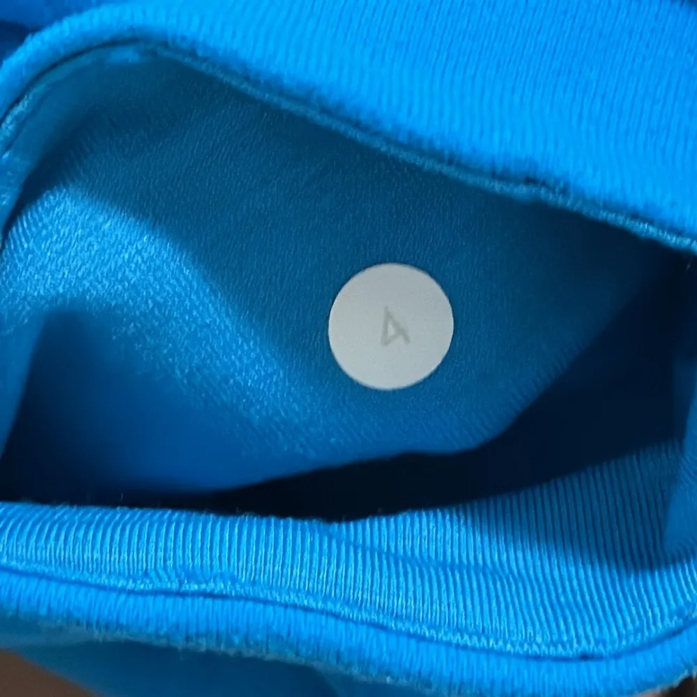 Lululemon Power Flow Crop Legging in Beach Blanket Blue/Aquamarine Size 4 • $78 - Image 10