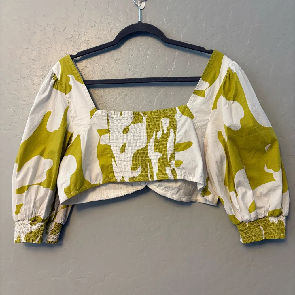 ⭐️Future Collective with Alani Noelle puff elbow sleeve cut out crop top large Green - Image 11
