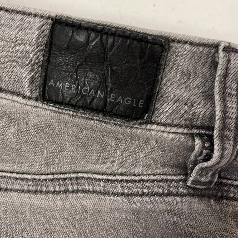 American Eagle hi-rise Jegging Grey distressed jeans. - Image 3