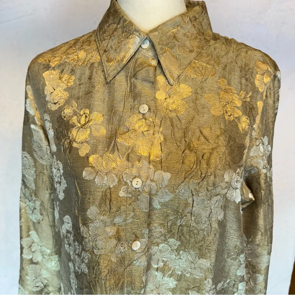 Chico’s Shimmery Gold and Cream Floral Crinkle long Sleeve Tunic Top Size 1/M - Image 2