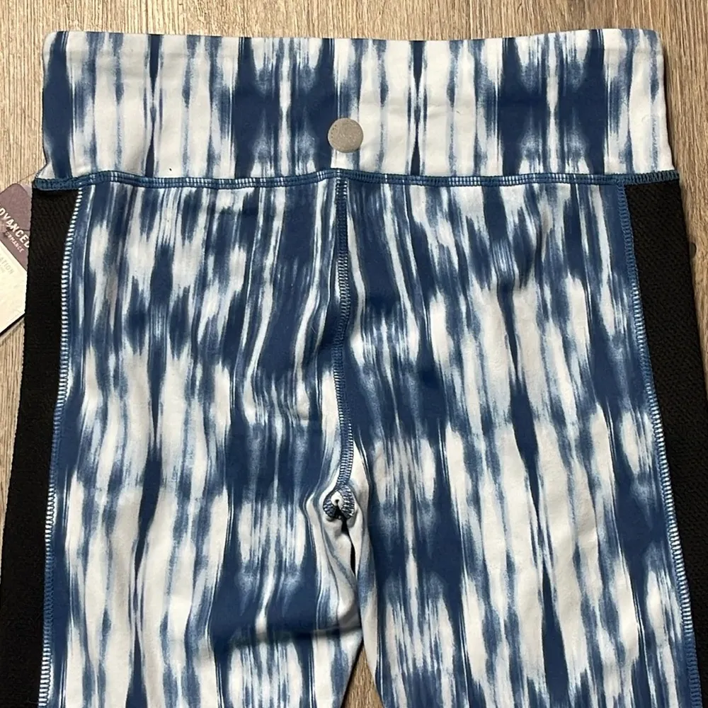 Threads 4 Thought Cropped Tie Dye Leggings Size Small - Image 13