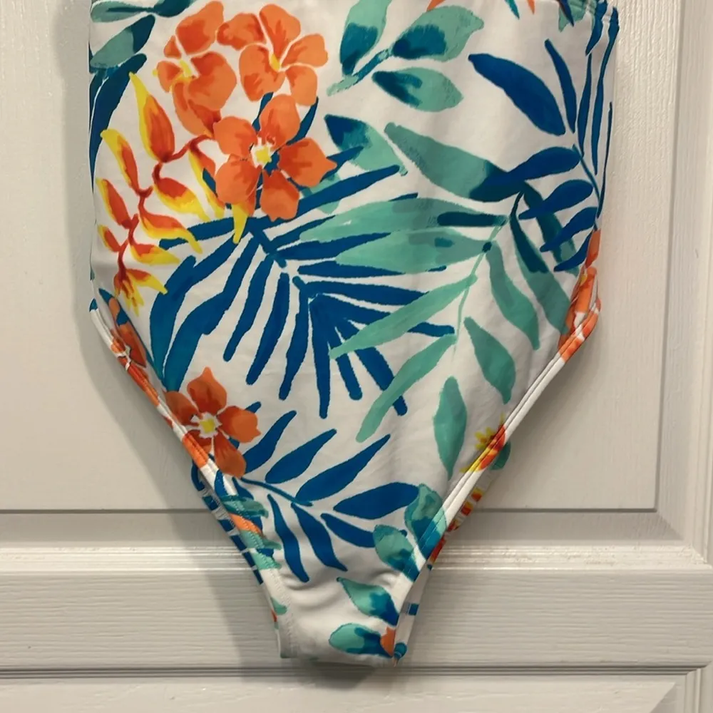 Beach Betty Miracle Brands White Square - Image 3