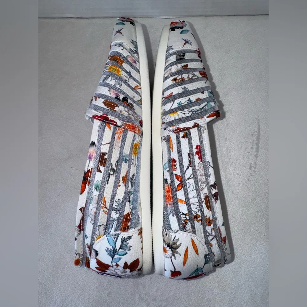 Bobs Skechers Women's Floral Slip - Image 8