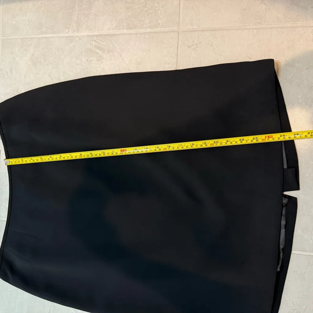 Le Suit Two Piece Black Blazer with White Collar - Image 13