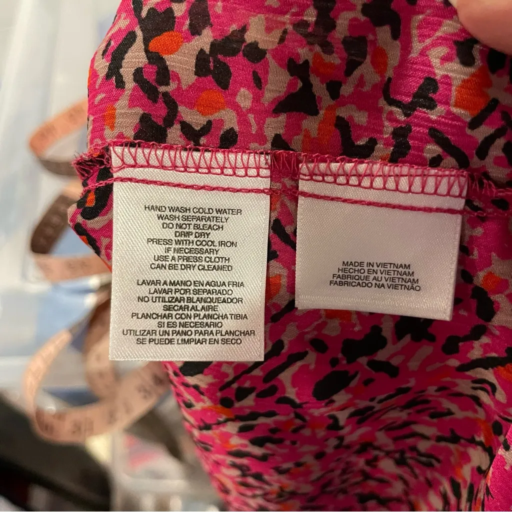 Cute Anne Klein silky pleated collar pink blush confetti sleeveless blouse - Image 5