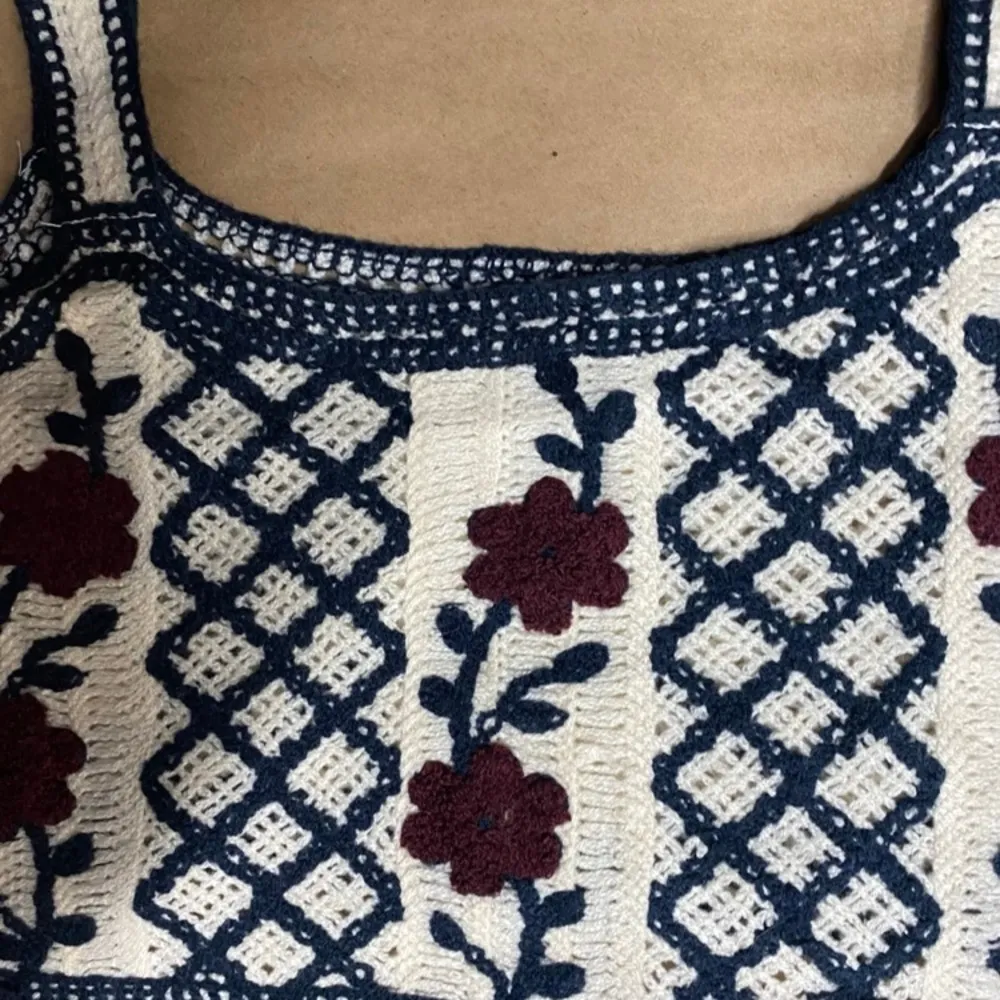 Cupshe  crochet crop top. Size Large - Image 3