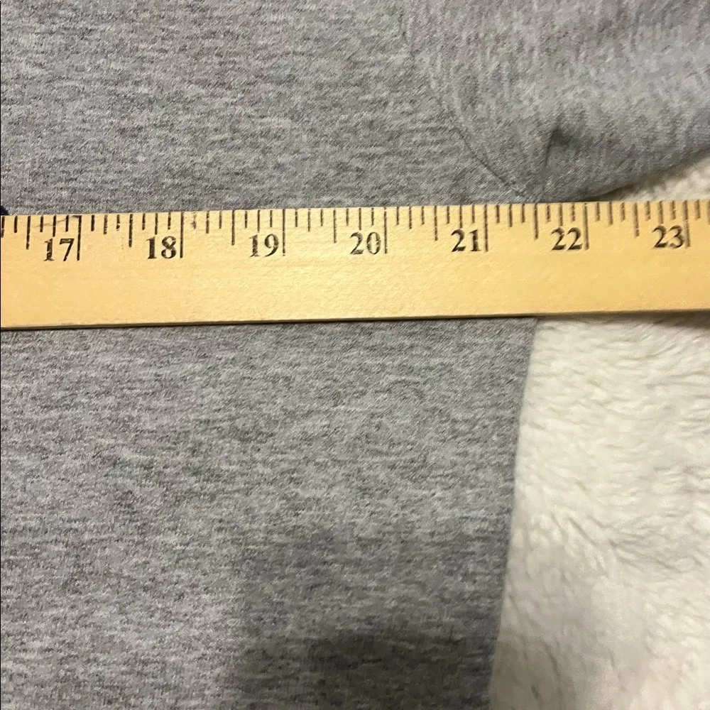 N.Y.L grey lightweight sweatshirt size medium - Image 4