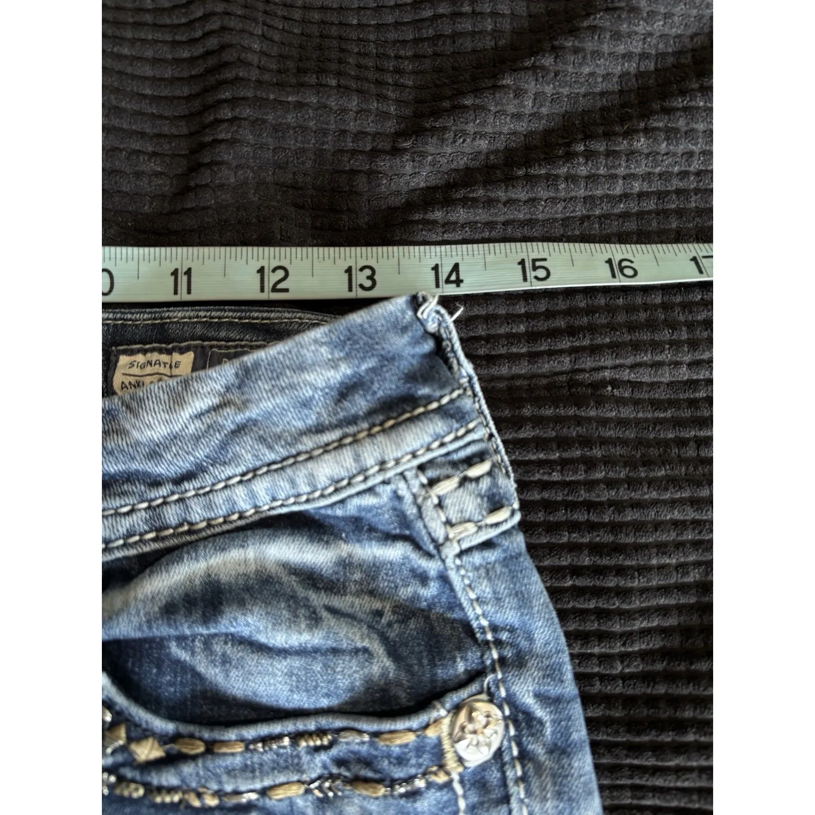 Miss Me‎ Cut Off Denim Jean Short Size 28 Embroidered/Gems Low Rise Boho Western - Image 9