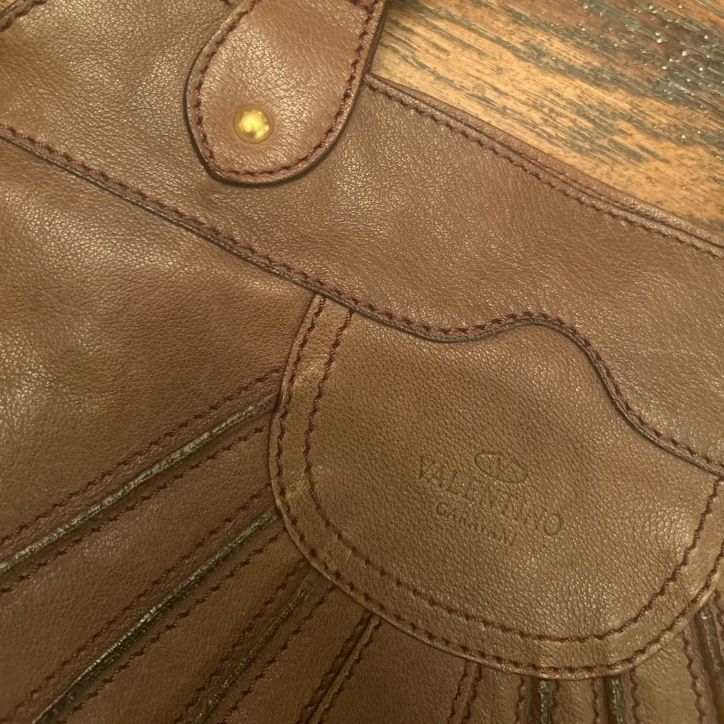 Valentino Garavani 1990s Brown Pleated Leather Shoulder Bag Tote Brass Hardware - Image 4