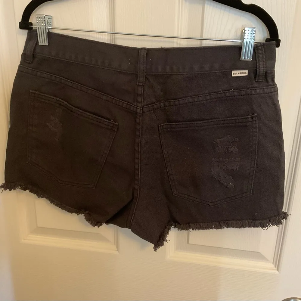 Billabong distressed shorts size30 new - Image 6