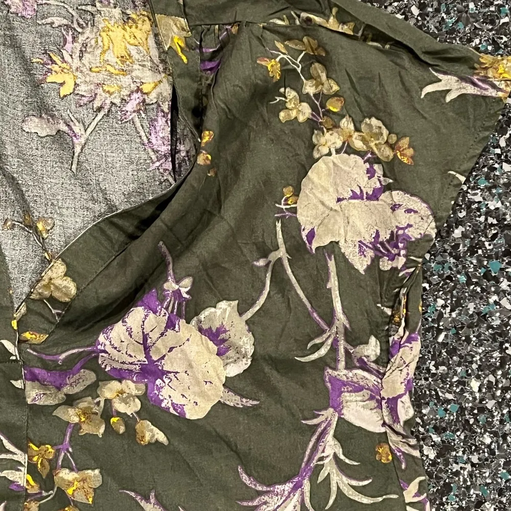 Women’s L.O.G.G. Label of Graded Goods Size 2 Green Floral Top Blouse - Image 2