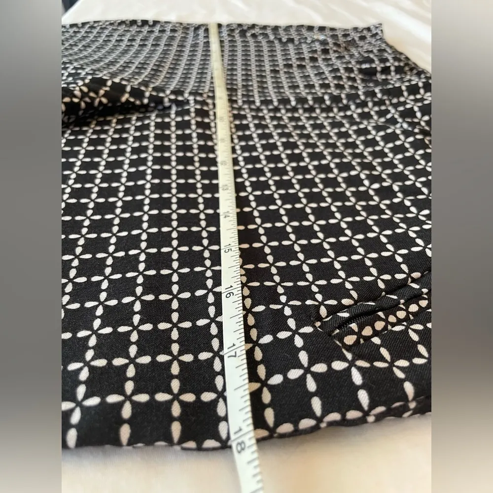 Black and White Floral Beachy Patterned Pants - Image 9