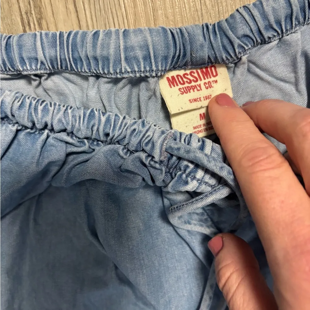 Size medium Chambray Shorts with pockets and adjustable waist. Blue - Image 3