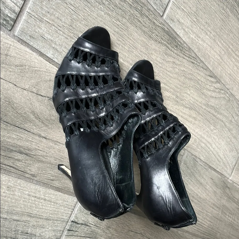 Manolo Blahnik Black Heels Sophisticated Style - Image 6