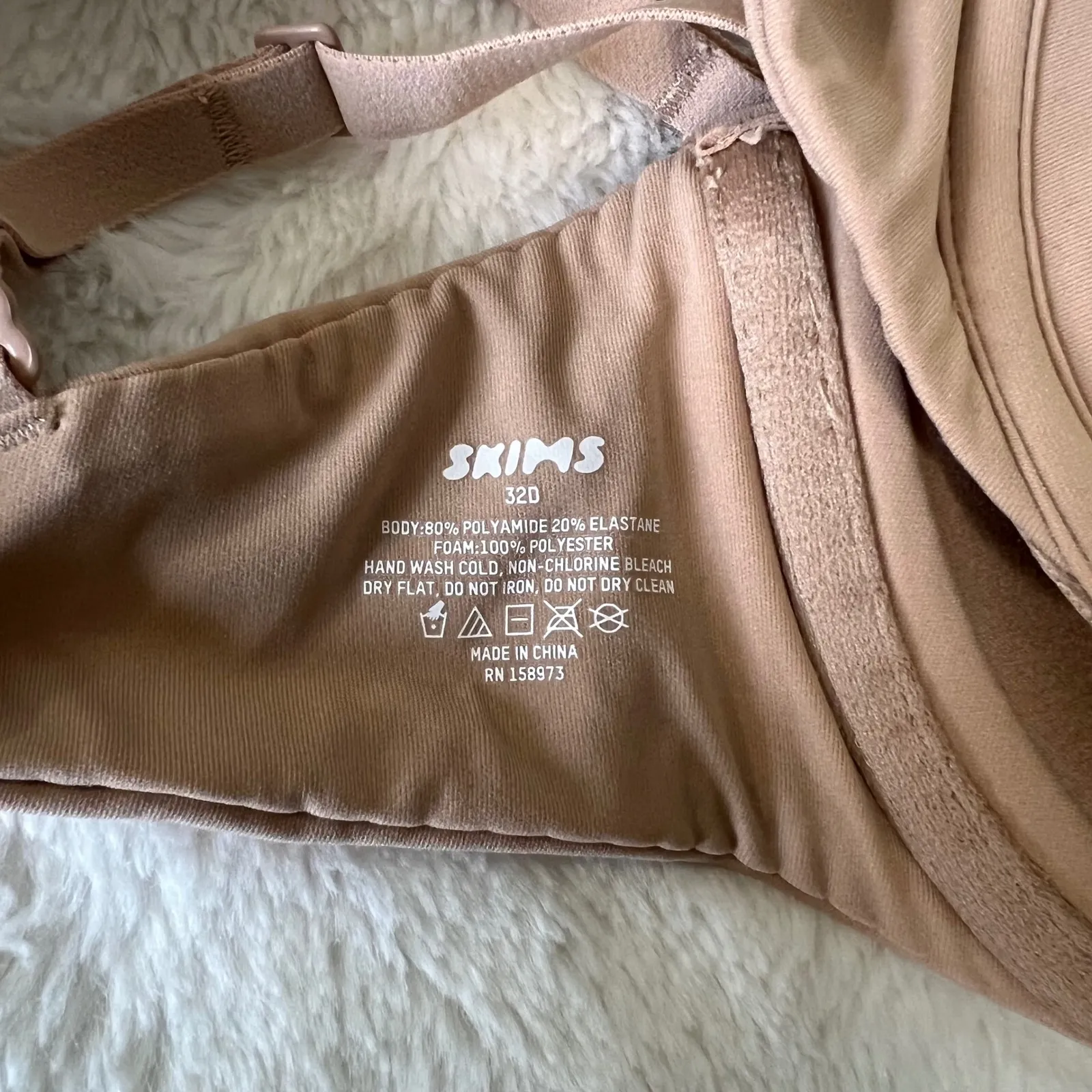 SKIMS T-Shirt Bra Nude Underwire Padded Smooth Everyday Comfort Size 32D NWOT - Image 6