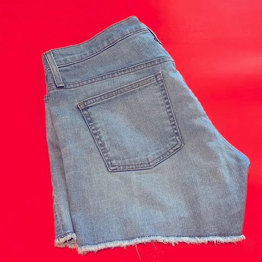 J Crew mid rise denim shorts in light wash H6202 - Image 6