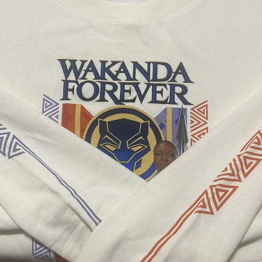 Marvel Wakanda Forever plus sweatshirt Cream Lightweight Crewneck Sz XXL New - Image 9