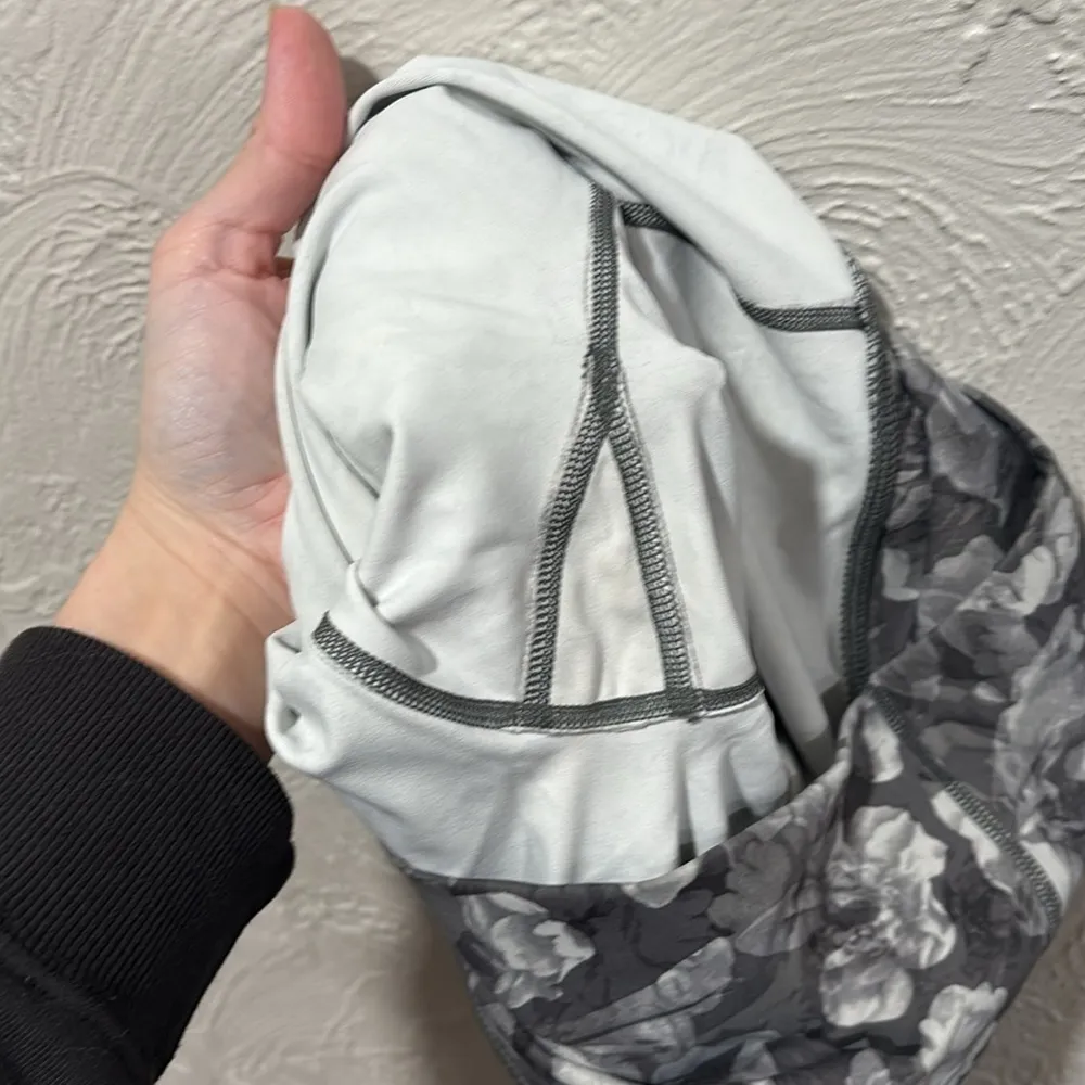 Aerie floral 7/8 hi rise legging size large short - Image 4