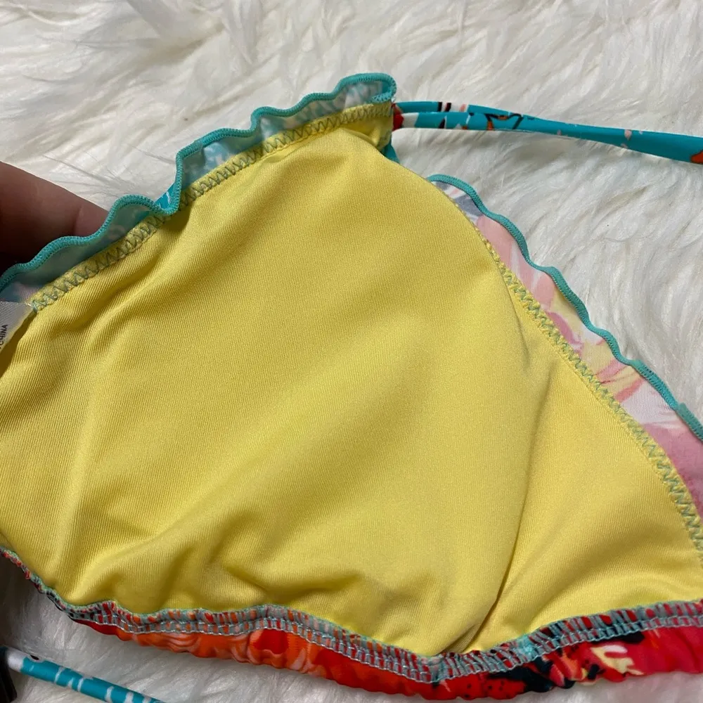 NWT Relleciga Triangle Bikini Top Size Medium - Image 4