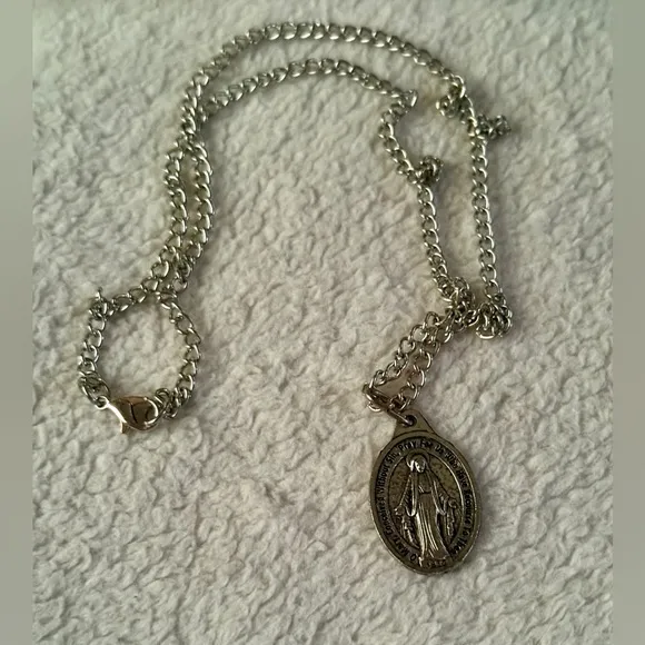 Religious Necklace NWT Silver - Image 3