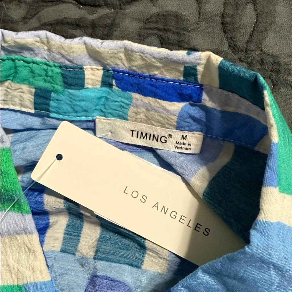 Timing  size medium andora geometric print button down top royal blue green nwt - Image 8