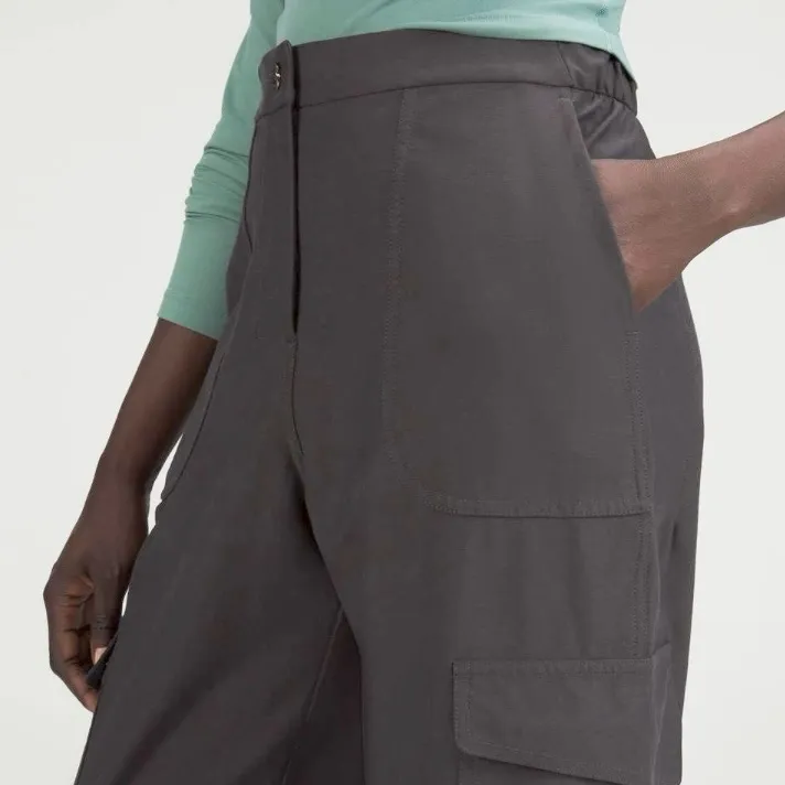 LULULEMON Light Utilitech Cargo Pocket High Rise Pant in Graphite Grey Size 28 - Image 3