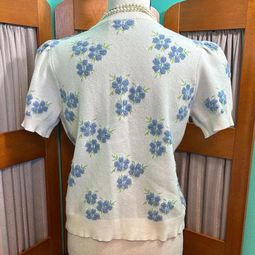 Forward Young Contemporary Chic White Cardigan with Blue Floral Pattern Size L - Image 7