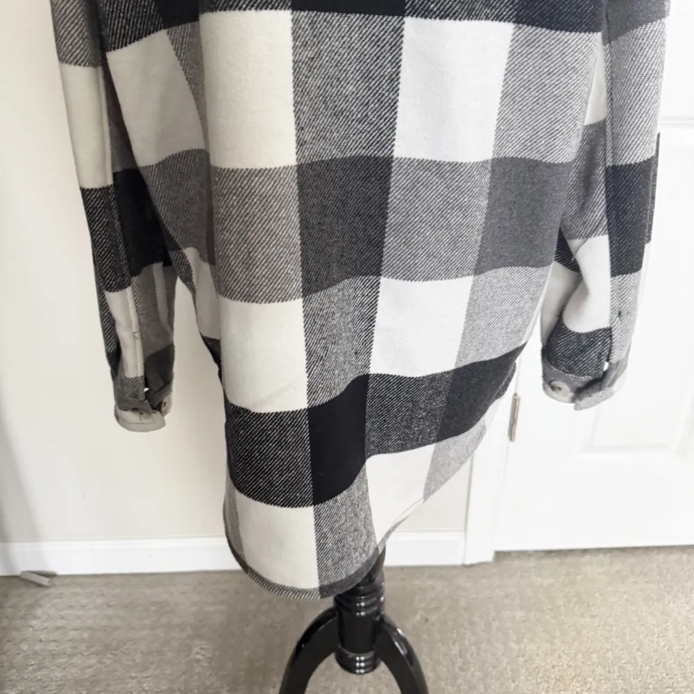 Shacket - Black & White Plaid Size Medium - Image 7