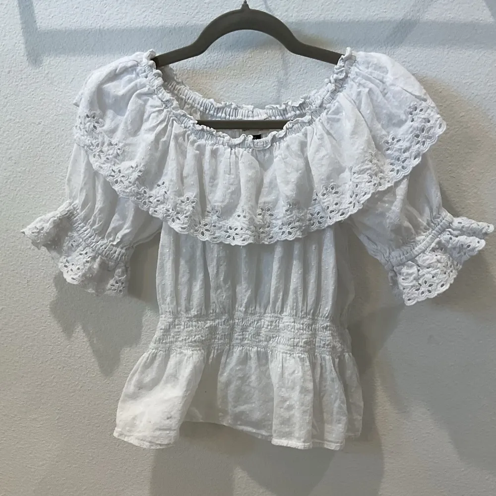 Universal Thread White Eyelet Peasant Blouse XS – Ruffle Off-Shoulder Top - Image 4