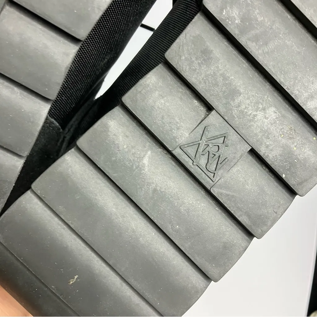 YRU black & white‎ flash sneakers women’s size 9 contemporary modern punk casual - Image 11