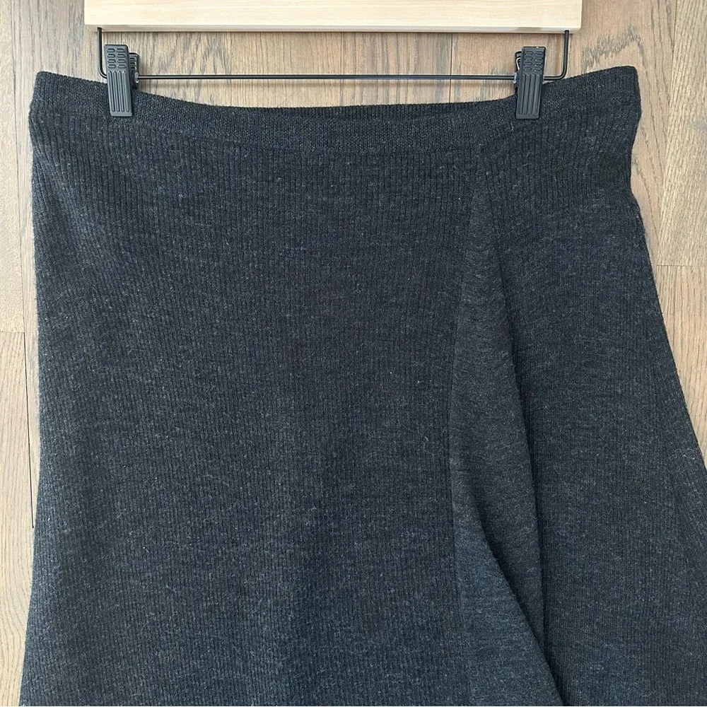 Eileen Fisher Ribbed Draped Midi Wool Silk Skirt in Charcoal Grey Size Medium - Image 4