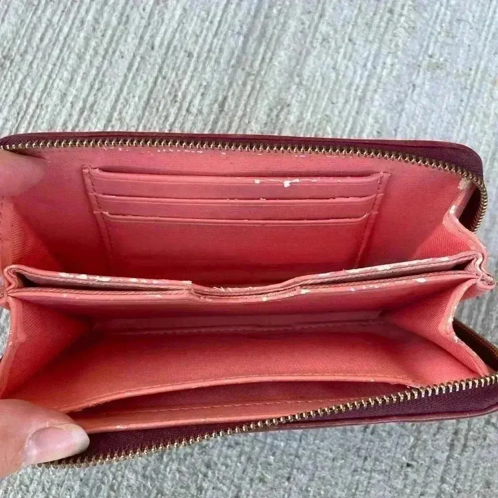 Vintage Fossil Wallet Red Leather Zip around Pocket Card Slots - Image 7