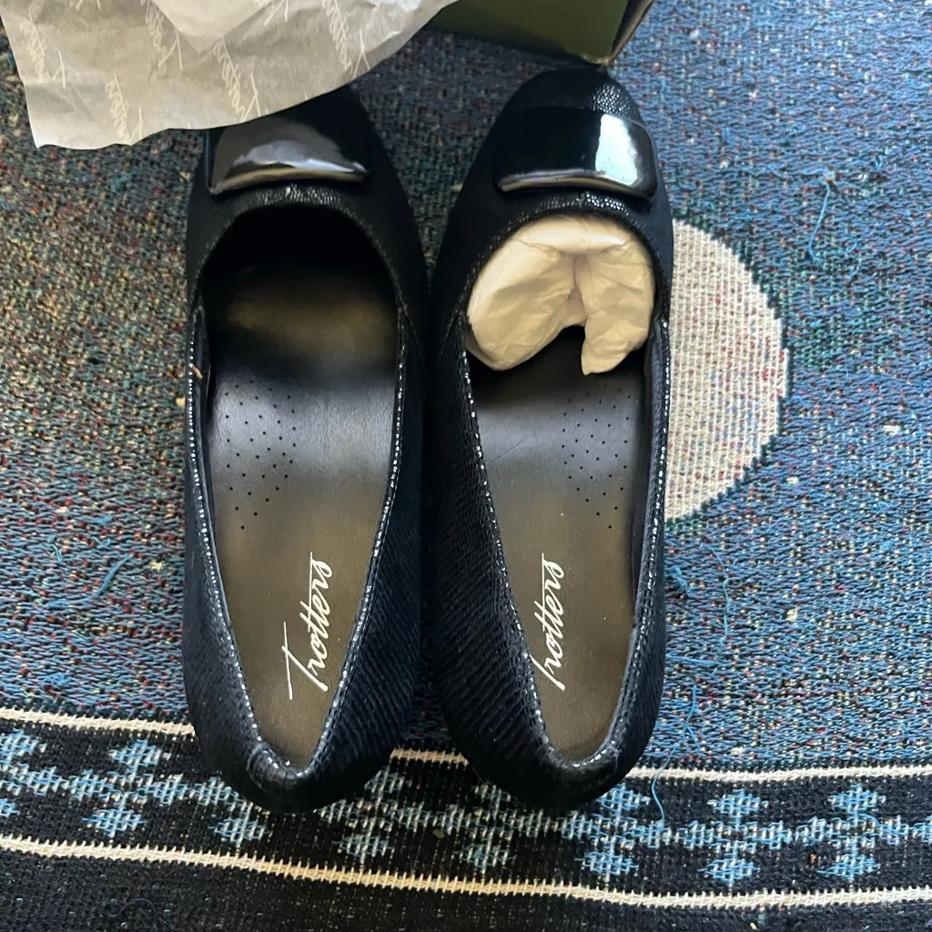 Trotters Black Flats Elegant Loafers SZ 7 Brand New Minimalist Pump Heels Formal - Image 8